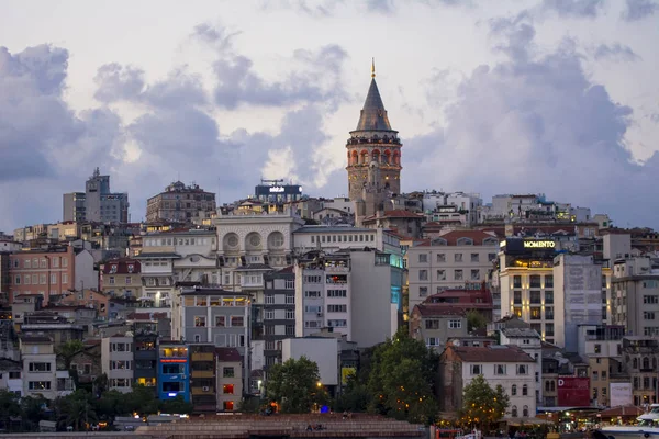 Istanbul Turcja Sierpień 2018 Wieża Galata Most Galata Dzielnicy Karakoy — Zdjęcie stockowe