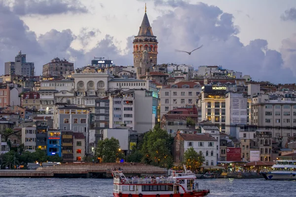 Istanbul Türkei August 2018 Galataturm Galatabrücke Karakoj Bezirk Und Goldenes — Stockfoto