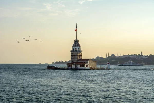 Torre Donzela Kiz Kulesi Localizado Meio Bósforo Istambul — Fotografia de Stock