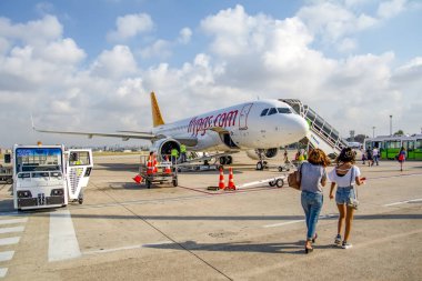 Istanbul, Türkiye - 28 Temmuz 2018: Pegasus Havayolları uçak Istanbul Sabiha Gökçen Uluslararası Havaalanı