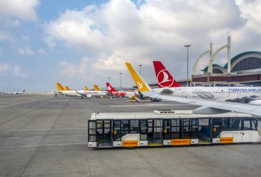 Istanbul, Türkiye - 28 Temmuz 2018: Pegasus Havayolları uçak Istanbul Sabiha Gökçen Uluslararası Havaalanı