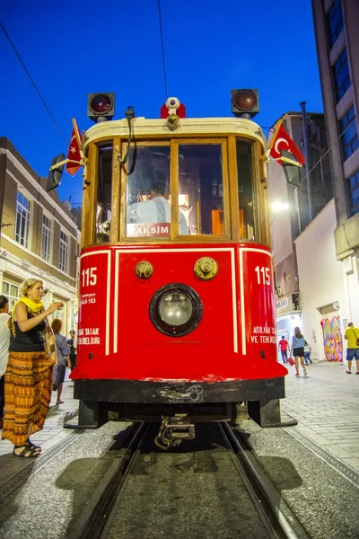 Taksim Istanbul Turquie Août 2018 Tram Rouge Nostalgique Dans Rue — Photo