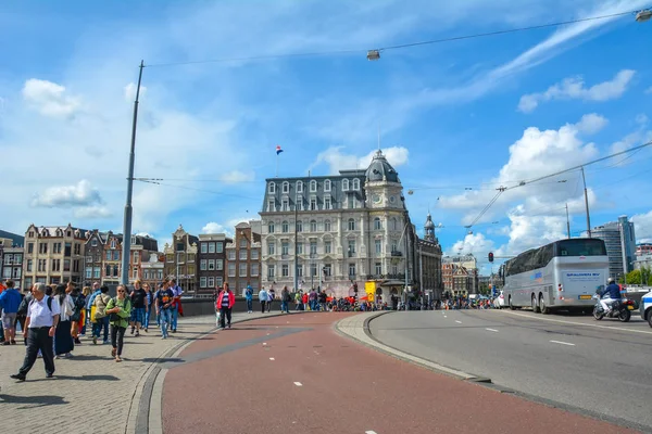 Amsterdã Holanda Agosto 2014 Amsterdam Canal Singel Com Casas Típicas — Fotografia de Stock