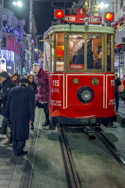 Istanbul Turkije Agust 2018 Nostalgische Rood Tram Taksim Istiklal Straat — Stockfoto