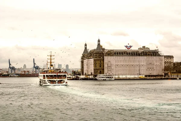 Haydarpaşa tren istasyonu Istanbul 'un Asya tarafında şehrin tarihi yerlerinden biridir..