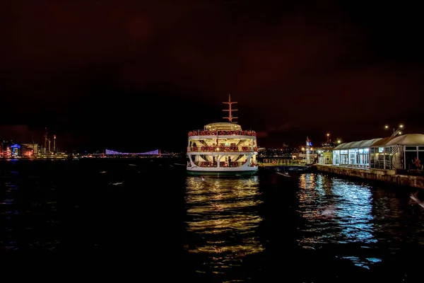 Viaje Navio Passageiros Viagem Marítima Popular Turquia Estreito Bósforo Com — Fotografia de Stock