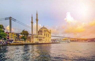 Ortakoy camisi ve Boğaz köprüsü, İstanbul, Türkiye