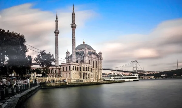 Istanbul Türkei August 2018 Ortakoy Moschee Und Bosporus Brücke Istanbul — Stockfoto
