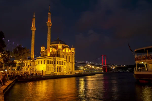 Ortakoy camisi ve Boğaz köprüsü, İstanbul, Türkiye