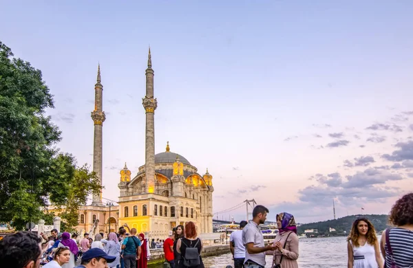 Istanbul Turkije Augustus 2018 Ortakoy Moskee Bosporus Brug Istanbul Turkije — Stockfoto
