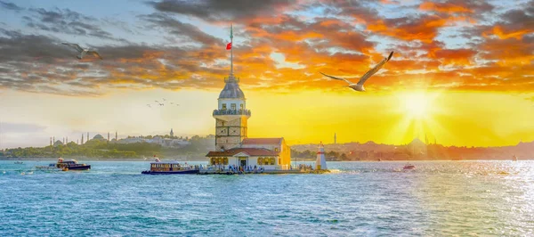 İstanbul, Türkiye 'deki Bakire Kulesi (KIZ KULESI - USKUDAR)