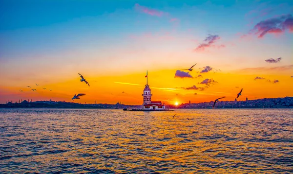 İstanbul, Türkiye 'deki Bakire Kulesi (KIZ KULESI - USKUDAR)