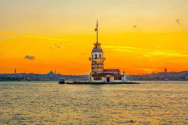 İstanbul, Türkiye 'deki Bakire Kulesi (KIZ KULESI - USKUDAR)