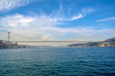 İstanbul Boğazı Köprüsü, gece. 15 Temmuz Şehitler Köprüsü. İstanbul / Türkiye.