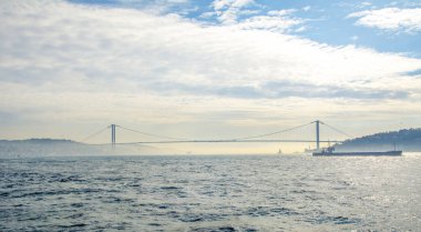 İstanbul Boğazı Köprüsü, gece. 15 Temmuz Şehitler Köprüsü. İstanbul / Türkiye.