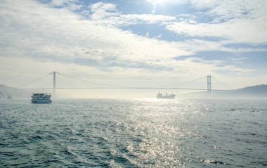 İstanbul Boğazı Köprüsü, gece. 15 Temmuz Şehitler Köprüsü. İstanbul / Türkiye.