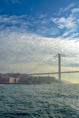 İstanbul Boğazı Köprüsü, gece. 15 Temmuz Şehitler Köprüsü. İstanbul / Türkiye.