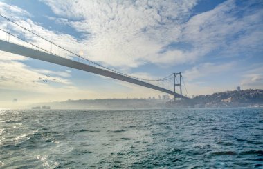 İstanbul Boğazı Köprüsü, gece. 15 Temmuz Şehitler Köprüsü. İstanbul / Türkiye.
