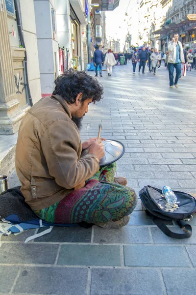 Turquia Abril 2019 Músicos Rua Tocando Com Seus Instrumentos Istiklal — Fotografia de Stock