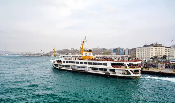 Istanbul Turecko Duben 2019 Muslimská Architektura Vodní Doprava Turecku Krásný — Stock fotografie