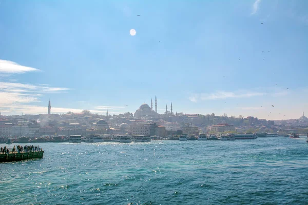 Stanbul Türkiye Nisan 2019 Türkiye Müslüman Mimarisi Taşımacılığı Stanbul Boğazı — Stok fotoğraf