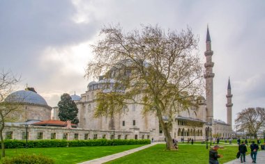 İstanbul Türkiye 04 Nisan 2019: Süleymaniye Camii Süleymaniye Camii, İstanbul'un Üçüncü Tepesi üzerinde yer alan bir Osmanlı camisi.. 