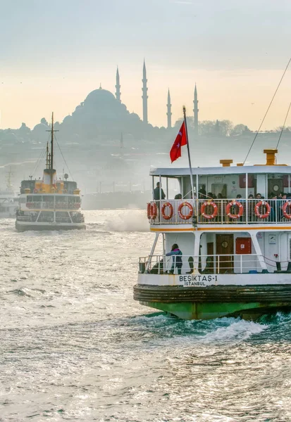 Estambul Turquía Abril 2019 Arquitectura Musulmana Transporte Acuático Turquía Hermosos — Foto de Stock
