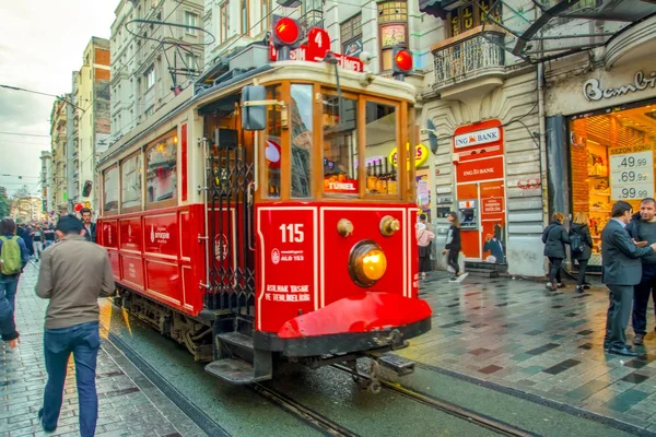 Nostalgische Rode Tram Straat Taksim Istiklal Avond Straat Taksim Istiklal — Stockfoto