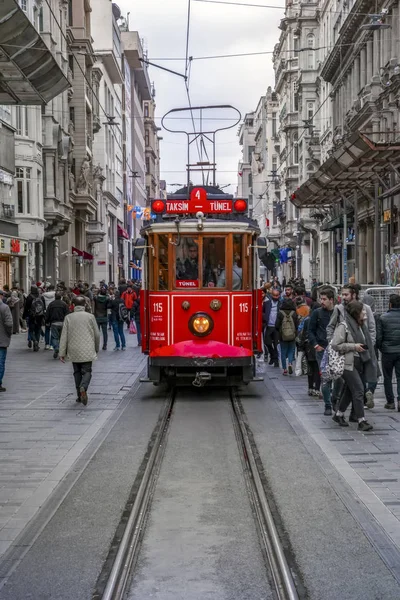 Istanbul Türkei April 2019 Nostalgische Rote Straßenbahn Der Taksim Istiklal — Stockfoto