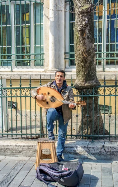 Istambul Turquia Abril 2019 Músicos Rua Tocando Com Seus Instrumentos — Fotografia de Stock