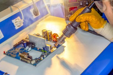 Elektronik tamir servisi, tamirci bir elektronik devre, metin alanı tamir.