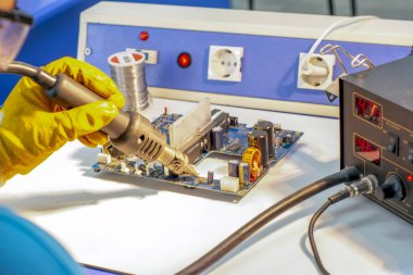 Elektronik tamir servisi, tamirci bir elektronik devre, metin alanı tamir.