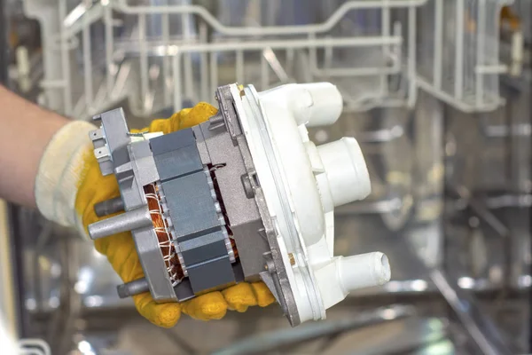 Bulaşık makinesinin su pompası. Çark aşınması, pompa mili, grafit bezi gövdesi. Bulaşık makinesi pompası tamiri. Bulaşık makinesi sirkülasyon pompasının yağ mührünün değiştirilmesi.