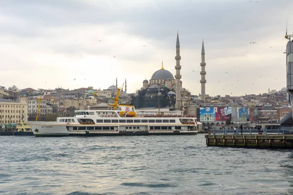Stanbul Türkiye Nisan 2019 Türkiye Müslüman Mimarisi Taşımacılığı Stanbul Boğazı — Stok fotoğraf