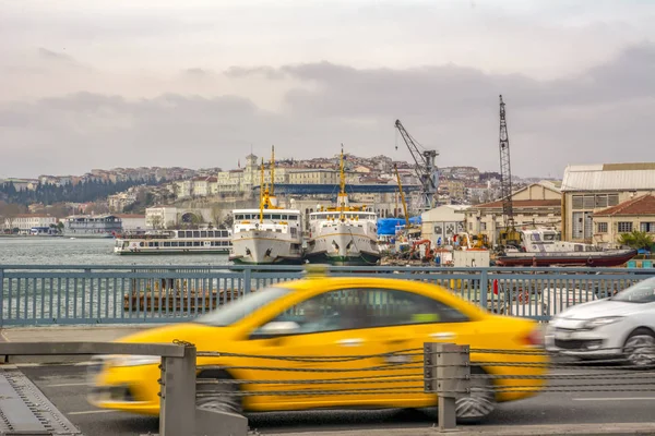 Soirée Circulation Longue Exposition Jaune Turque Taxi Voiture Sur Istanbul — Photo