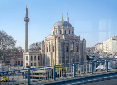 İstanbul, Türkiye 03 Nisan 2019 : Pertevniyal Valide Sultan Camii (Aksaray Valide Camii olarak da bilinir), İstanbul, Türkiye