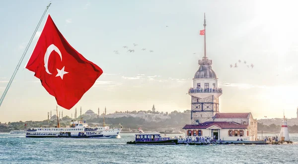 Turkish Flag Maiden Tower Istanbul Turkey Kiz Kulesi Uskudar — Stock Photo, Image