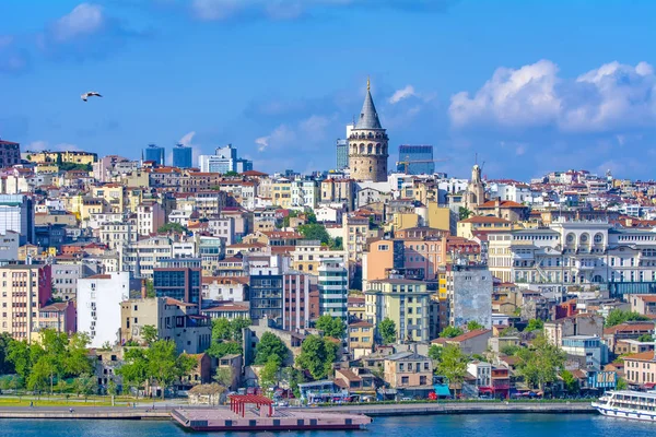 Istanbul Türkei Juni 2019 Galataturm Galatabrücke Karakoj Bezirk Und Goldenes — Stockfoto