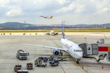 İstanbul, Türkiye - 16 Haziran 2019: Pegasus Havayolları uçağı İstanbul Sabiha Gökçen Uluslararası Havalimanı'nda