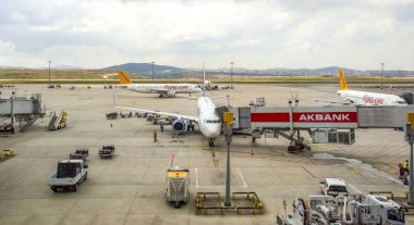 İstanbul, Türkiye - 16 Haziran 2019: Pegasus Havayolları uçağı İstanbul Sabiha Gökçen Uluslararası Havalimanı'nda