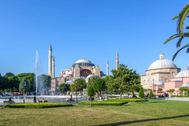 İstanbul Türkiye 14 Haziran 2019: Güneşli Gün Mimarisi ve Ayasofya Müzesi, Eminönü, İstanbul, Türkiye 