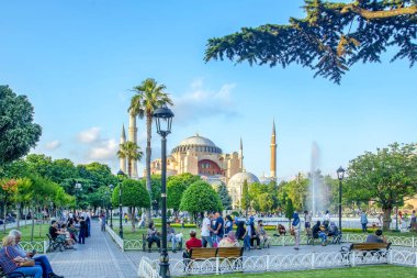 İstanbul Türkiye 14 Haziran 2019: Güneşli Gün Mimarisi ve Ayasofya Müzesi, Eminönü, İstanbul, Türkiye 