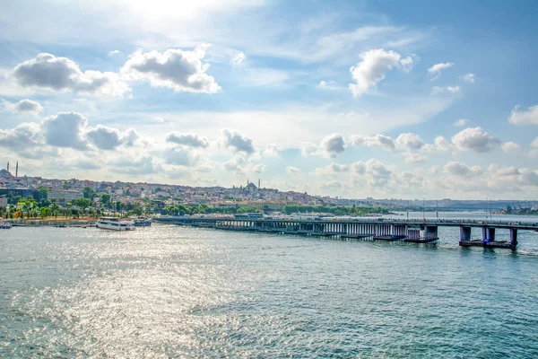 Istanbul Türkei Juni 2019 Galataturm Galatabrücke Karakoj Bezirk Und Goldenes — Stockfoto