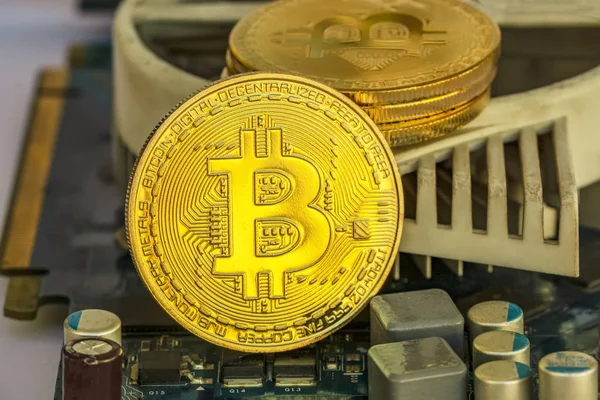 Bitcoins Und Neues Konzept Virtuellen Geldes Gold Bitcoins Mit Kerzenhalter — Stockfoto