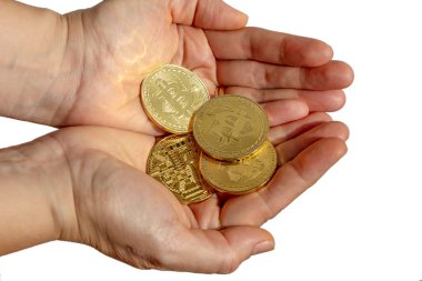 Bitcoins ve yeni sanal para kavramı. Altın bitcoins Mum grafiği grafik ve dijital arka plan sopa. Altın sikke simge mektup B.Mining veya blockchain teknolojisi ile