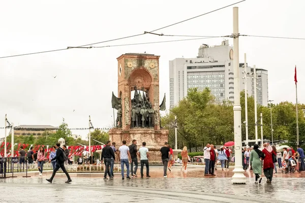 Taksim Istanbul Turkey August 2019 Nostalgic Red Tram Taksim Istiklal — Stock Photo, Image