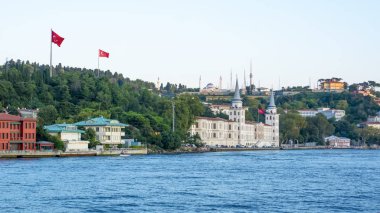 İstanbul, Türkiye - 23 Temmuz 2019: Kuleli Askeri Lisesi, İstanbul, Türkiye. Kuleli Askeri Lisesi binası, orijinal adıyla Kuleli Süvari Kışlası, Osmanlı Ermeni mimar Garabet Balyan ve onun konseri tarafından tasarlanmıştır.