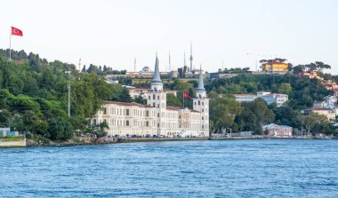 İstanbul, Türkiye - 23 Temmuz 2019: Kuleli Askeri Lisesi, İstanbul, Türkiye. Kuleli Askeri Lisesi binası, orijinal adıyla Kuleli Süvari Kışlası, Osmanlı Ermeni mimar Garabet Balyan ve onun konseri tarafından tasarlanmıştır.