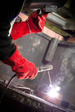 Çelik, alet ve kıvılcım kaynaklama