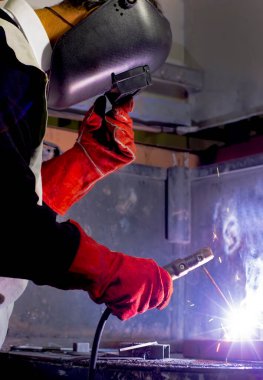 Çelik, alet ve kıvılcım kaynaklama